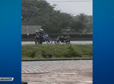 Ladrões comemoram roubo de motociclista
