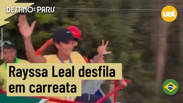 Bronze em Paris, Rayssa Leal desfila em carreata após voltar para cidade natal