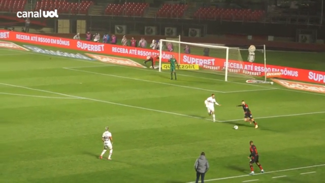 Fim de papo! São Paulo vence o Vitória por 2 a 1.