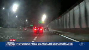 Motorista foge de assalto de marcha ré no Rio de Janeiro