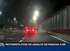 Motorista foge de assalto de marcha à ré