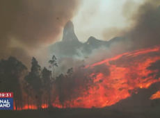 Incêndios seguem intensos no Brasil e bombeiros combatem o fogo