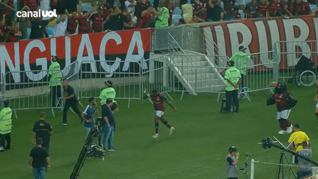 Fim de jogo. Flamengo e Vasco empatam em 1 a 1.