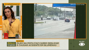 Óleo na pista faz carro deslizar e causar acidente em Blumenau