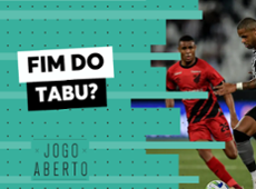 Botafogo enfrenta Athletico-PR e tenta quebrar tabu de 16 anos