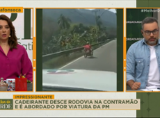 Impressionante! Cadeirante desce rodovia na contramão e é abordado pela PM