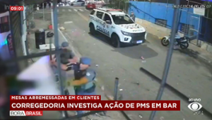 Policiais arremesam mesas em clientes de bar em São Paulo