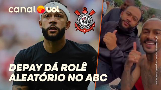 CORINTHIANS: DEPAY VISITA COMUNIDADE EM SÃO BERNARDO, ASSISTE JOGO DE FUTEBOL E ALMOÇA EM BARZINHO LOCAL