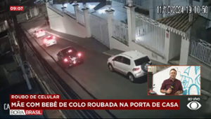 Mãe com bebê de colo é assaltada na porta de casa em SP