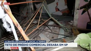 Teto de prédio comercial desaba em Itapevi, na Grande São Paulo