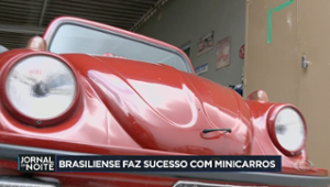 De Fuscas a Kombis, brasiliense faz sucesso com minicarros