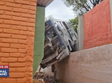 Ônibus desgovernado invade creche em Belo Horizonte