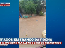 Carros são arrastados por enxurrada em Franco da Rocha (SP)