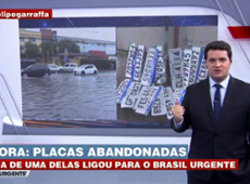 Placas de carro ficam para trás após motoristas passarem sobre enchente