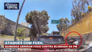 Bandidos atiram contra carro blindado da PM