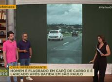 Homem furioso é flagrado em capô de carro e arremessado após batida