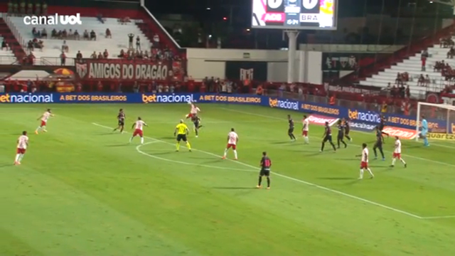 Atlético-GO e Red Bull Bragantino não saem do 0 a 0.