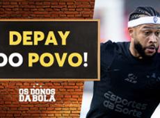 Depay visita comunidade no ABC e Neto exalta holandês; veja