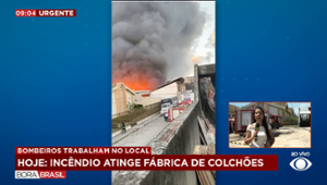 Incêndio atinge fábrica de colhões em Olinda, Pernambuco