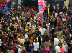 Poste de luz ganha festa de aniversário na maior favela do Maranhão