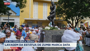 Lavagem da estátua de Zumbi marca Dia da Consciência Negra em Salvador