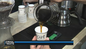 Brasileiro toma cinco xícaras de café por dia