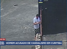 Homem é procurado após passar cola em fechaduras de bares