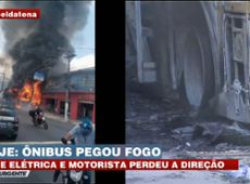 Ônibus pega fogo após pane elétrica em São Paulo