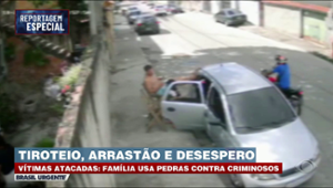 Família assaltada na porta de casa joga pedras nos ladrões