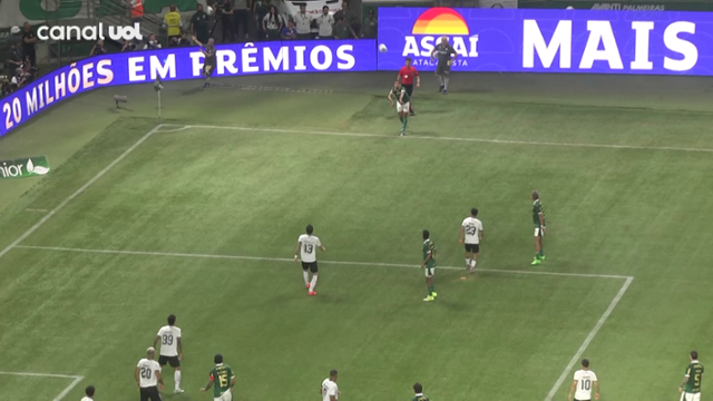 Palmeiras X Botafogo _Rony finaliza cruzado de carrinho e acerta a trave direita! 