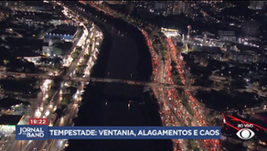 Tempestade, ventania, alagamento e caos em São Paulo