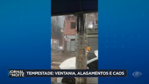 Tempestade provoca ventania, alagamentos e caos em SP