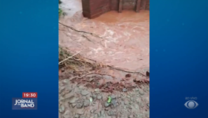 Chuva destrói ponte no Rio Grande do Sul