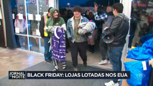 EUA: Lojas ficam lotadas na Black Friday