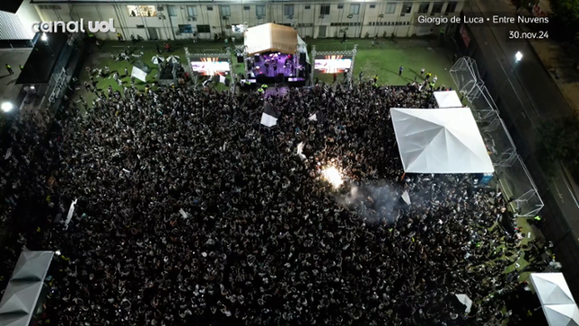 Imagens aéreas mostram festa do título da Libertadores na sede do Botafogo