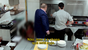 Jacquin vomita ao visitar bastidores da cozinha do Hero’s Burguer