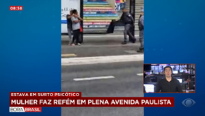 Mulher faz refém em ponto de ônibus na Avenida Paulista, em SP