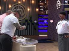 Fogaça e Jacquin se cutucam em avaliação do MasterChef