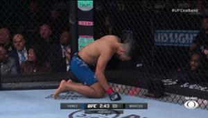 UFC Tampa: Daniel Marcos acerta dois golpes ilegais em Adrian Yanez