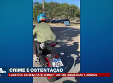 Ladrões exibem roubos e motos roubadas