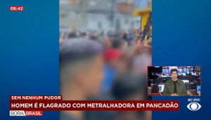 Homem é flagrado ostentando metralhadora em baile funk em SP