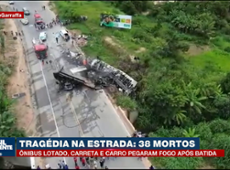 Colisão entre ônibus e carreta deixa mortos e feridos em MG