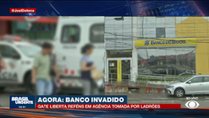 Gate liberta reféns em banco tomada por ladrões