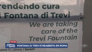 Fontana di Trevi é reaberta em Roma, na Itália