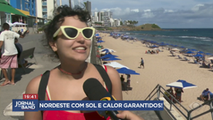 Nordeste em praias cheias com sol e calor