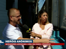 Moradores de comunidade arriscam a vida para salvar crianças