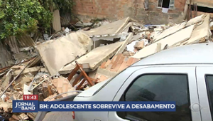 Casa desaba em Belo Horizonte; adolescente é resgatada com vida