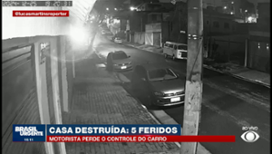 Veja o momento em que carro atinge casa na zona norte de SP