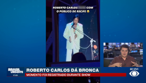 Roberto Carlos dá bronca durante show em Recife