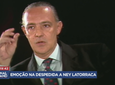 Amigos e familiares se despedem de Ney Latorraca